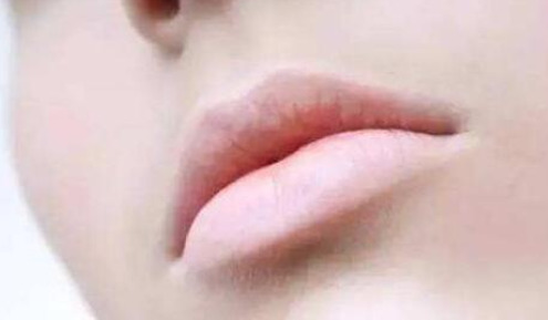 冬天嘴唇干燥是什么原因